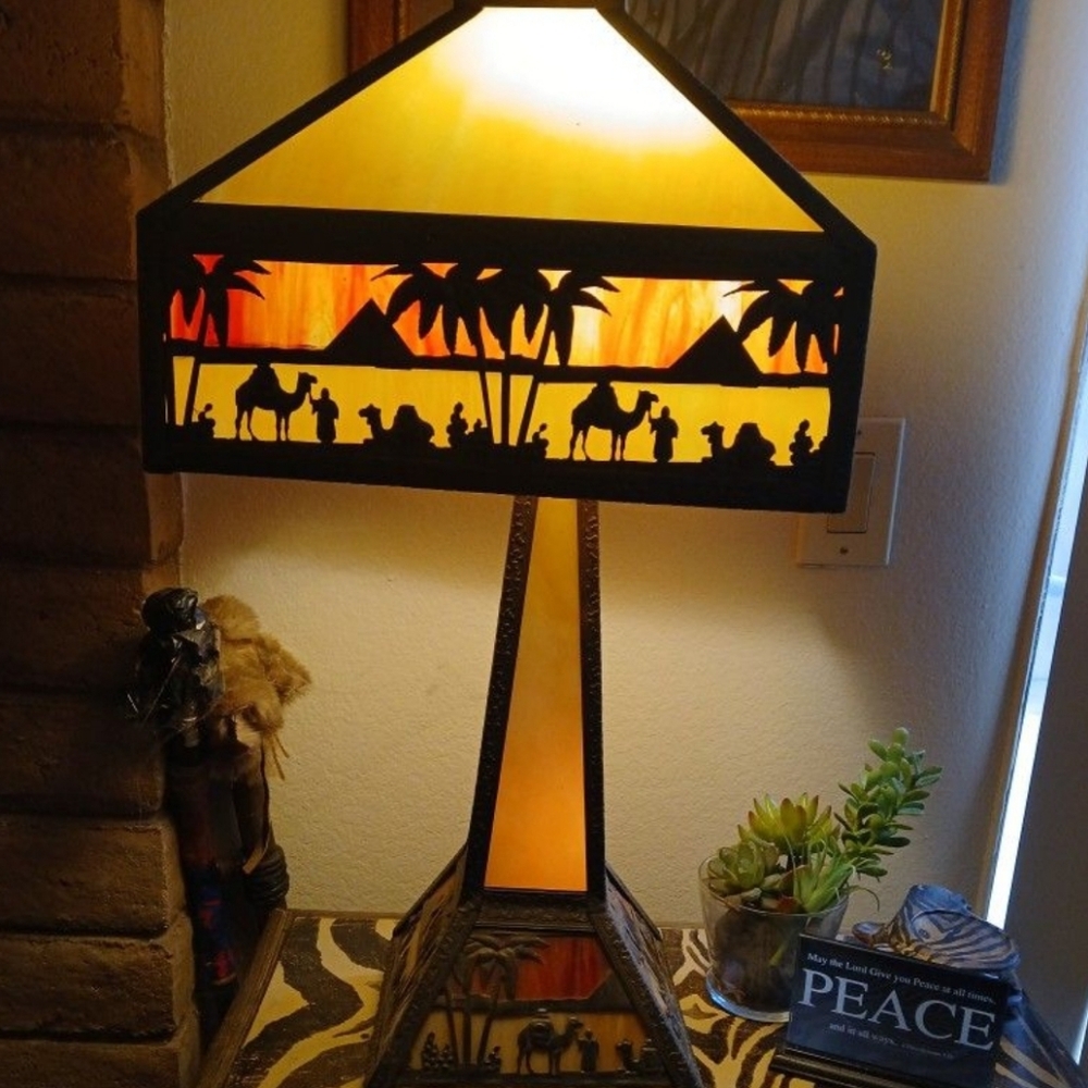 Meyda tiffany camel lamp & chandelier set